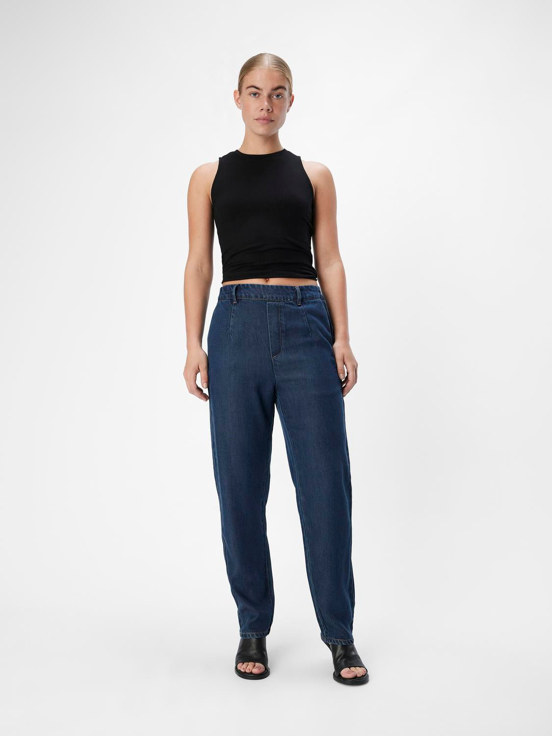 model_shot-front_full